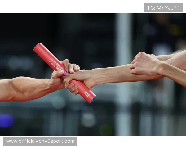 田径接力队超神配合，交接棒如教科书