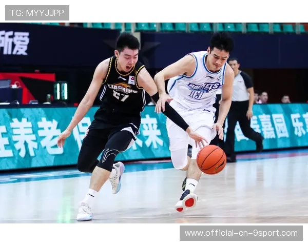 全运会男篮:俞泽辰运球突破,垫一步上演单臂暴扣,辽宁男篮俞泽辰父母 全运会男篮:俞泽辰运球突破,垫一步上演单臂暴扣,辽宁男篮俞泽辰父母