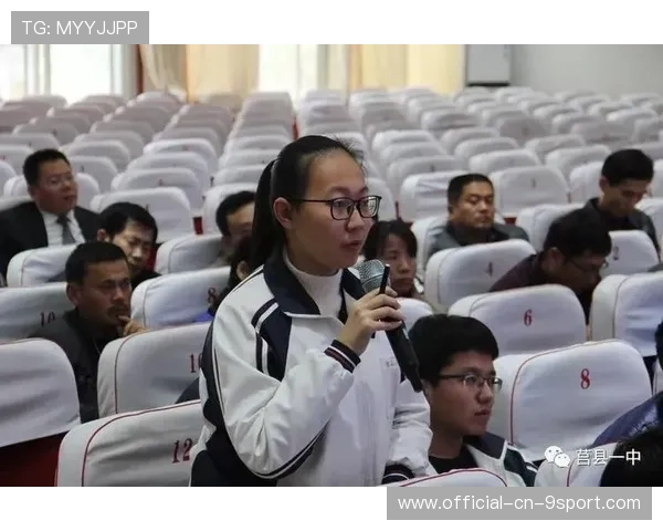 北大教授晒满满行程单，网友反问：研究生帮你做事？，北大教授合照